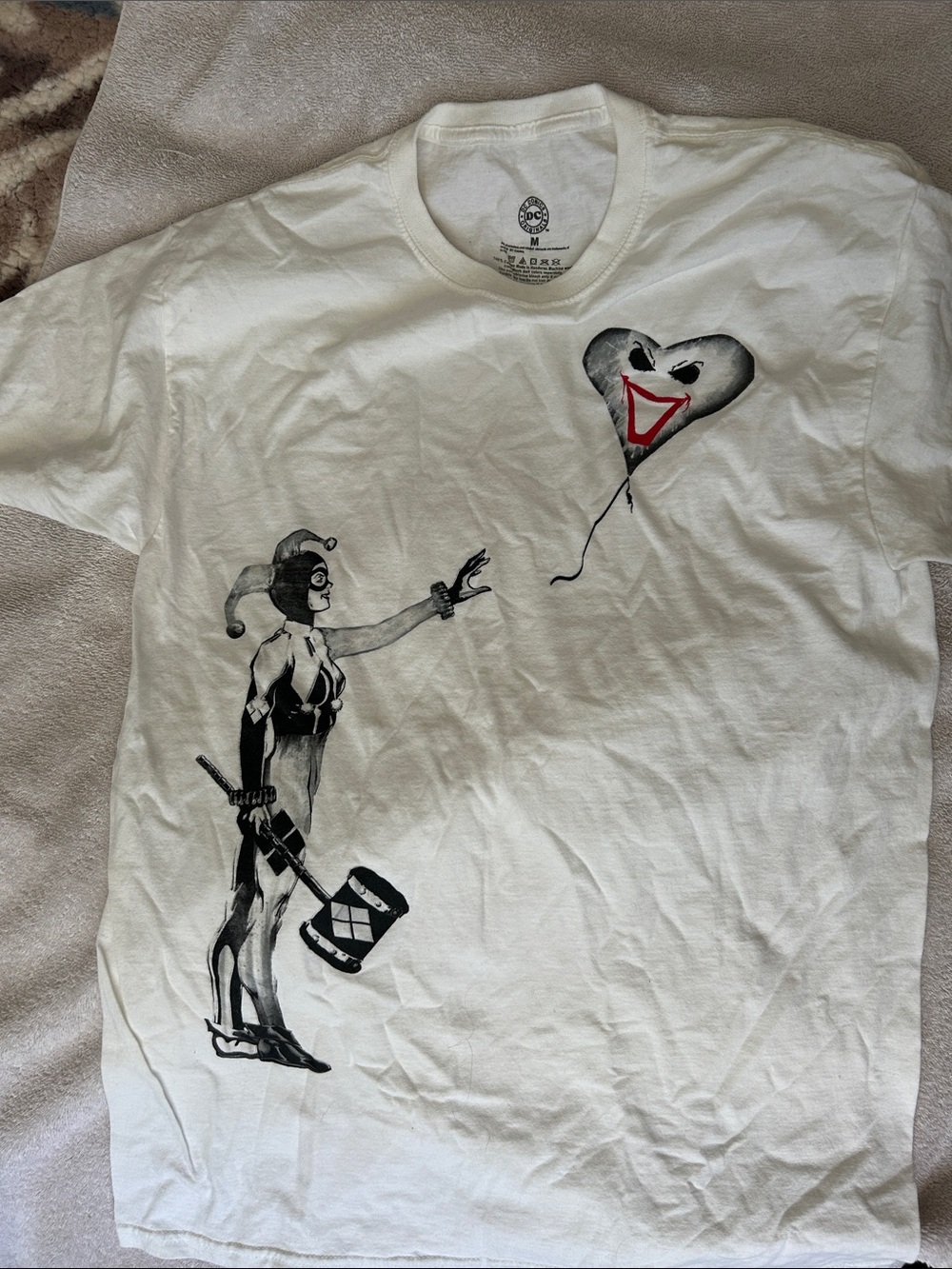 DC Comics White Tee with Black-and-Gray Harley Quinn and Red Heart Balloon